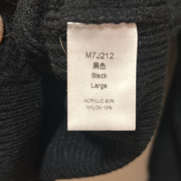 New Black Cropped Cardi - Picture 3 of 3